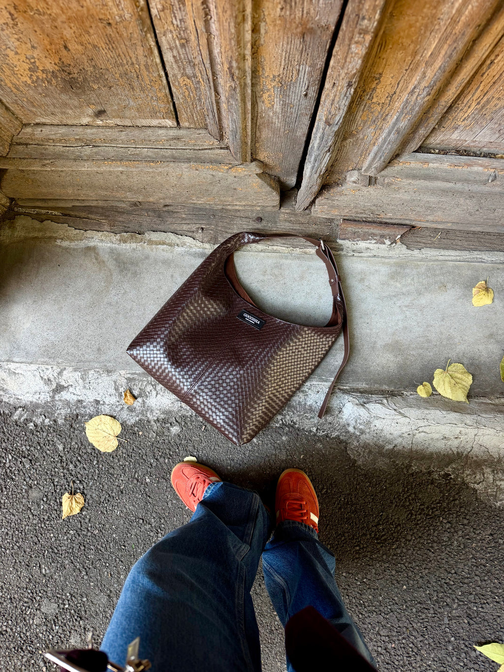 HOBO BAG IN DARK BROWN