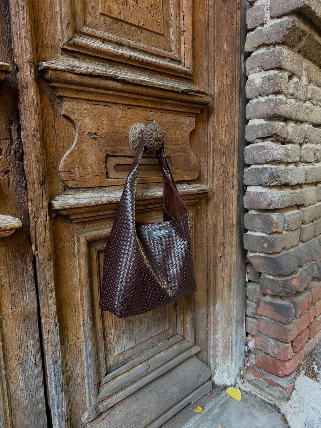 HOBO BAG IN DARK BROWN