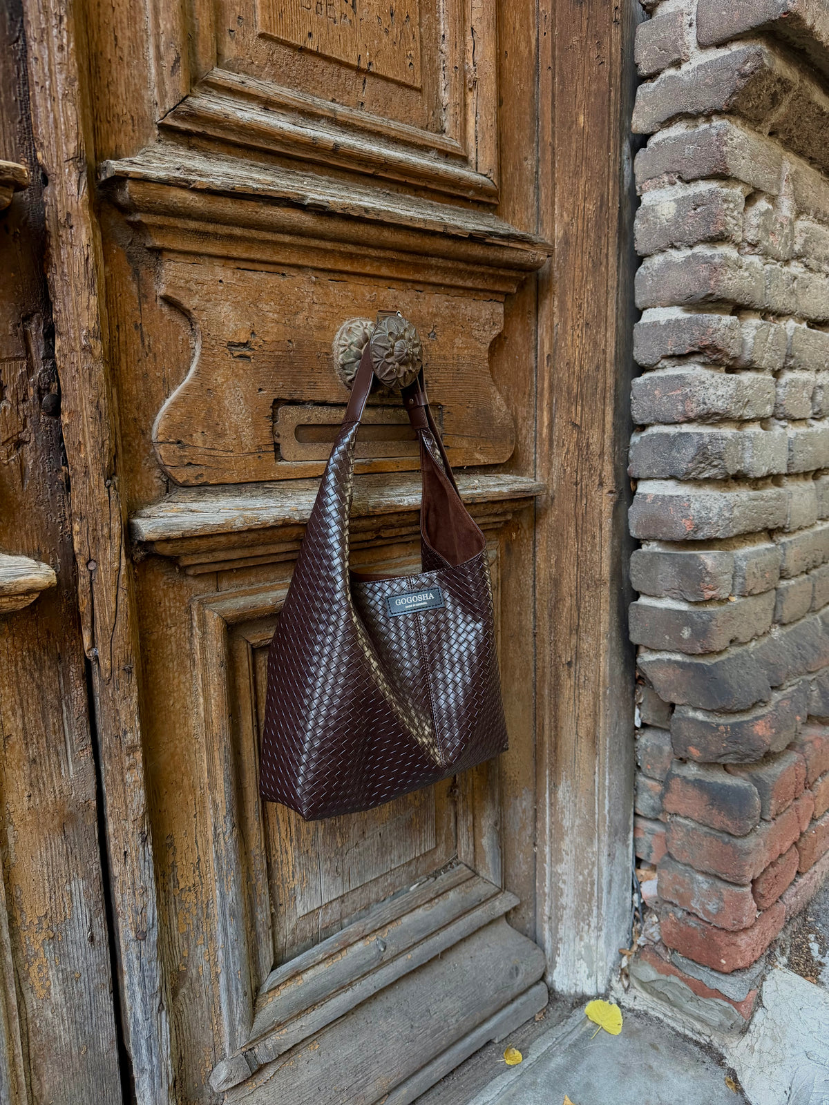 HOBO BAG IN DARK BROWN