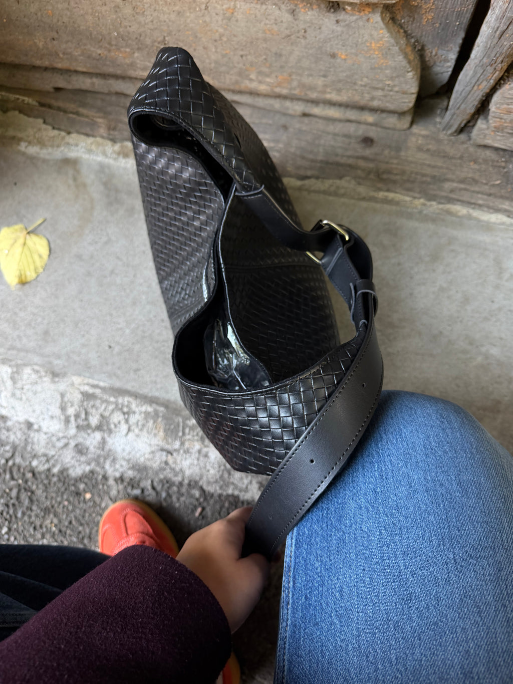 HOBO BAG IN BLACK