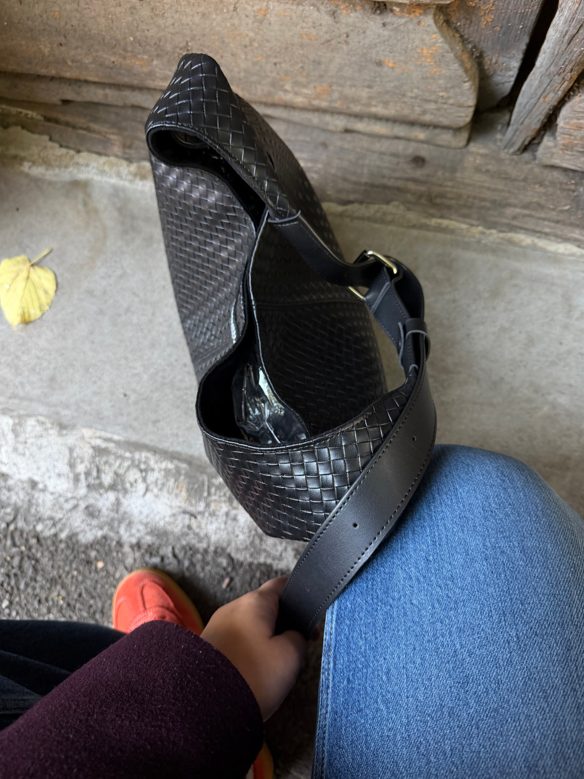 HOBO BAG IN BLACK