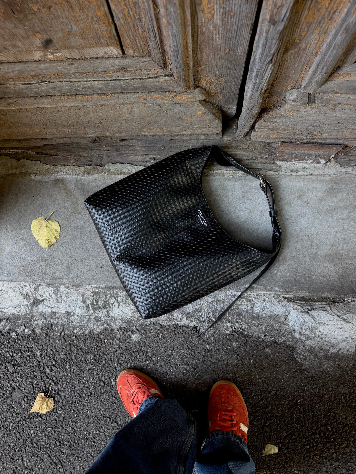 HOBO BAG IN BLACK